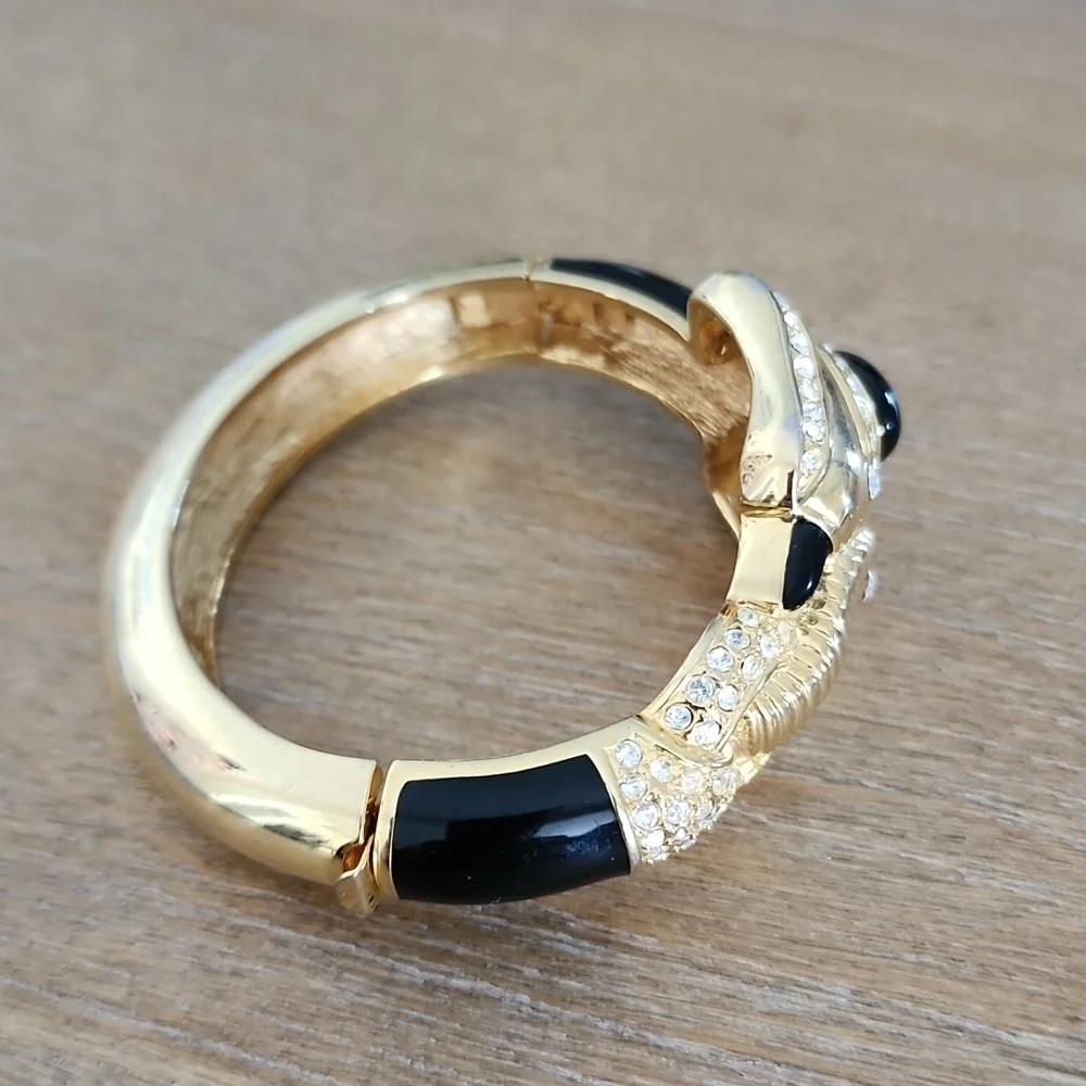 Vintage 1970s Jeweled Elephant Bracelet Gilt Metal Black Enamel Hinged Bangle - Picture 6 of 7